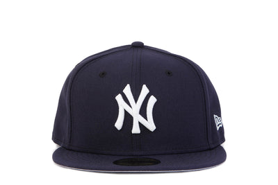 NY Yankees 59FIFTY GLOW IN THE DARK FRONT LOGO Game Day Fitted